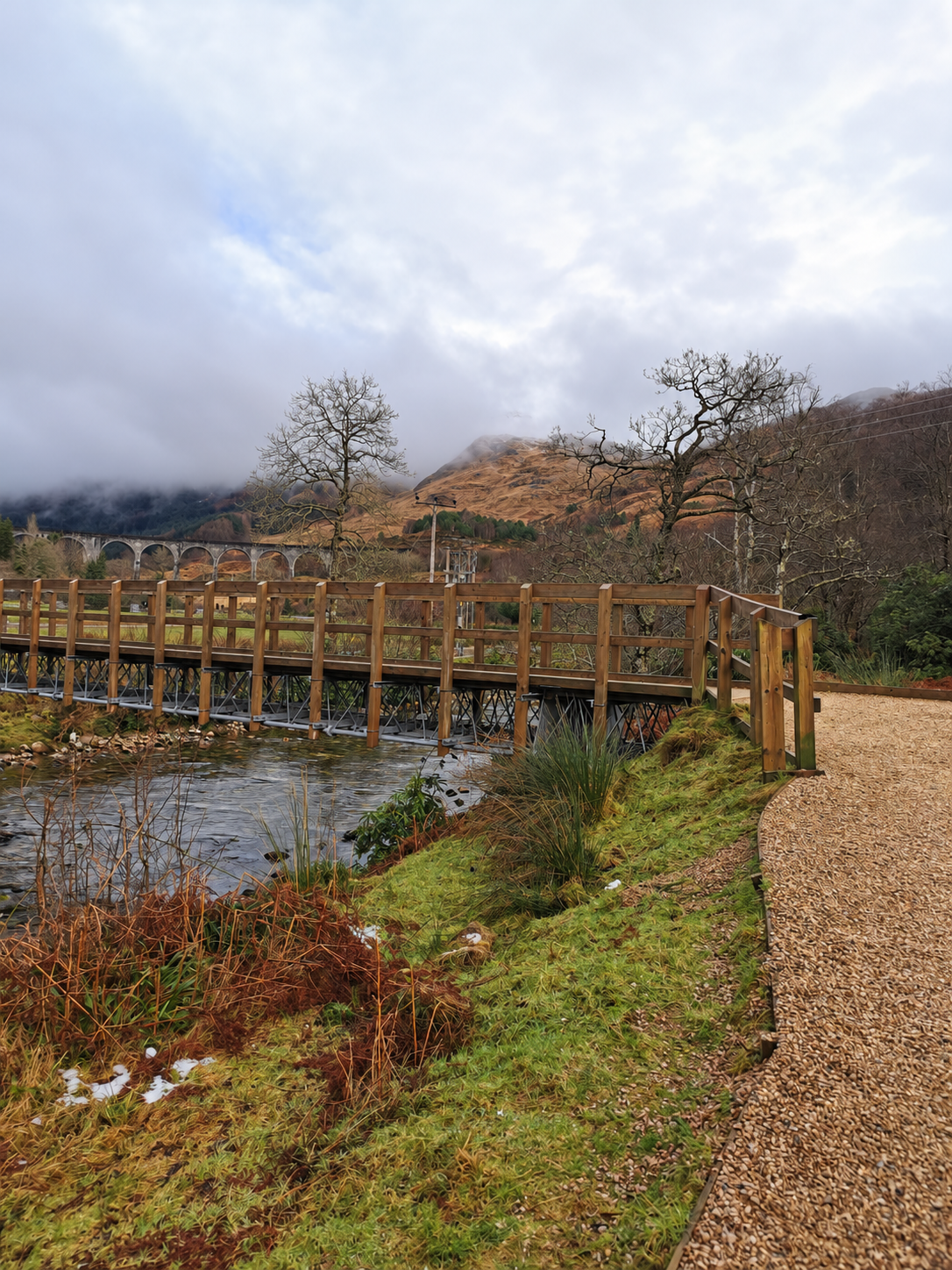 The footbridge and Glenfinnan Viaduct in the winter landscape.