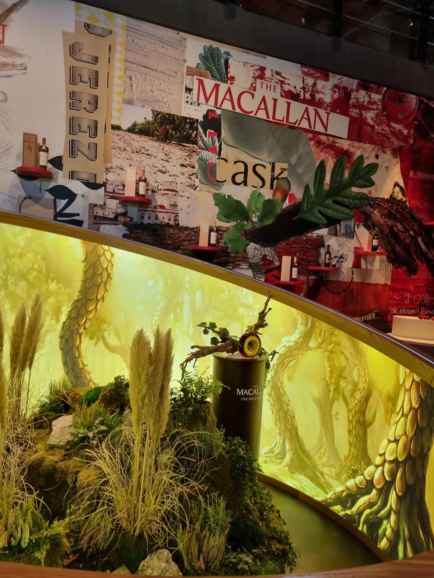 Colour, Jerez and whisky in a Macallan display. Photograph shared by Rosy.